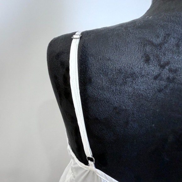 Abercrombie & Fitch Babydoll Tank Top S White Embroidered Open Tie Back Flowy‎ - Picture 4 of 7